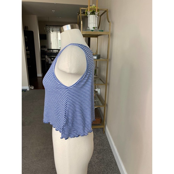 Hollister Must Have Collection blue/white striped cropped flowy tank, size XS - Picture 4 of 7
